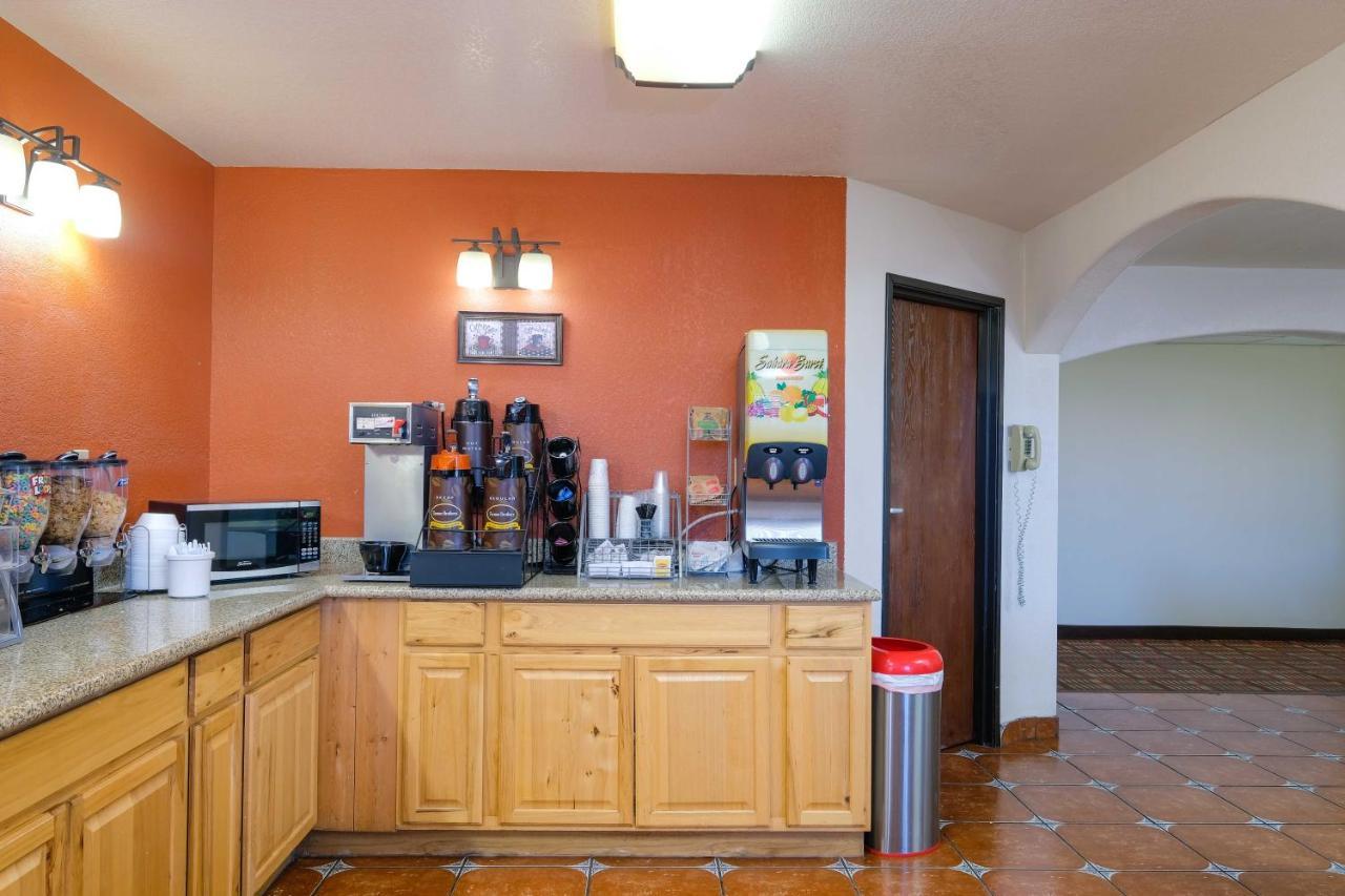 Super 8 By Wyndham Las Cruces/White Sands Area Exterior photo